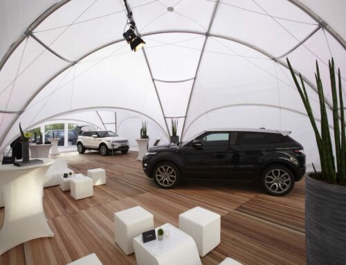 Showroom Pavillon mit viel Raum nach oben.