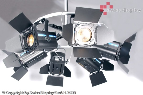 Beleuchtung im Pavillon-Zelt tagsüber bei bedecktem Himmel wichtig.