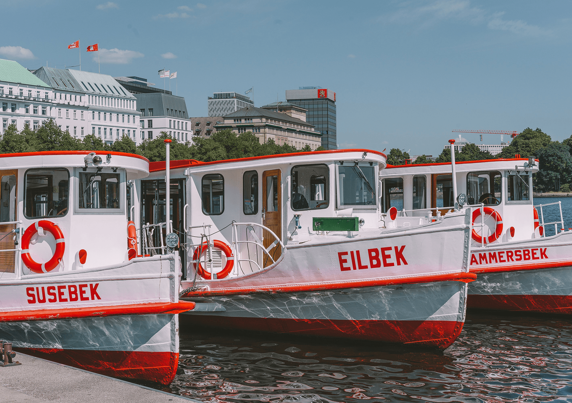 alsterdampfer in hamburg